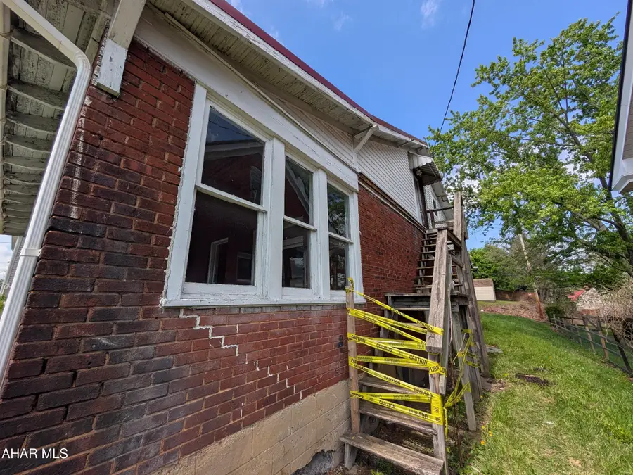 1305 N 4th Avenue, Altoona, PA 16601 - #3