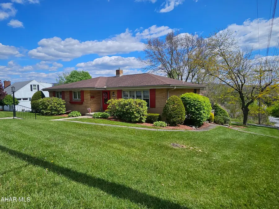 2217 16th Avenue, Altoona, PA 16601 - #2
