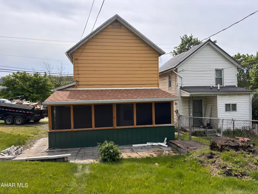 1127 N 4th Avenue, Altoona, PA 16601 - #2