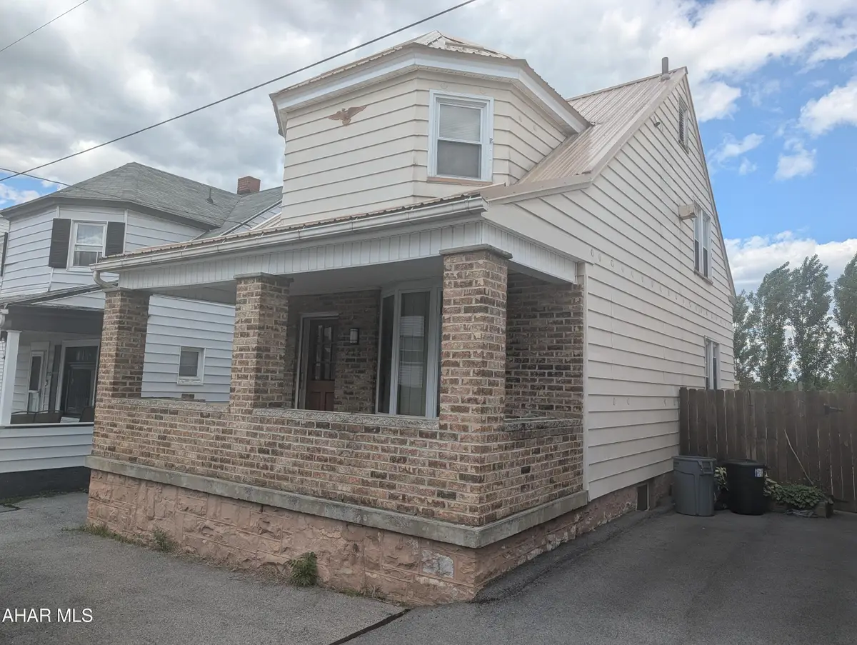 212 S 2nd Street, Altoona, PA 16602 - #1