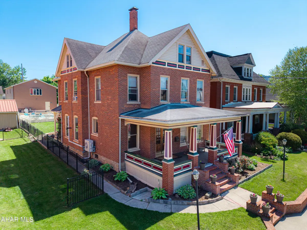 238 E Penn Street, Bedford, PA 15522 - #1