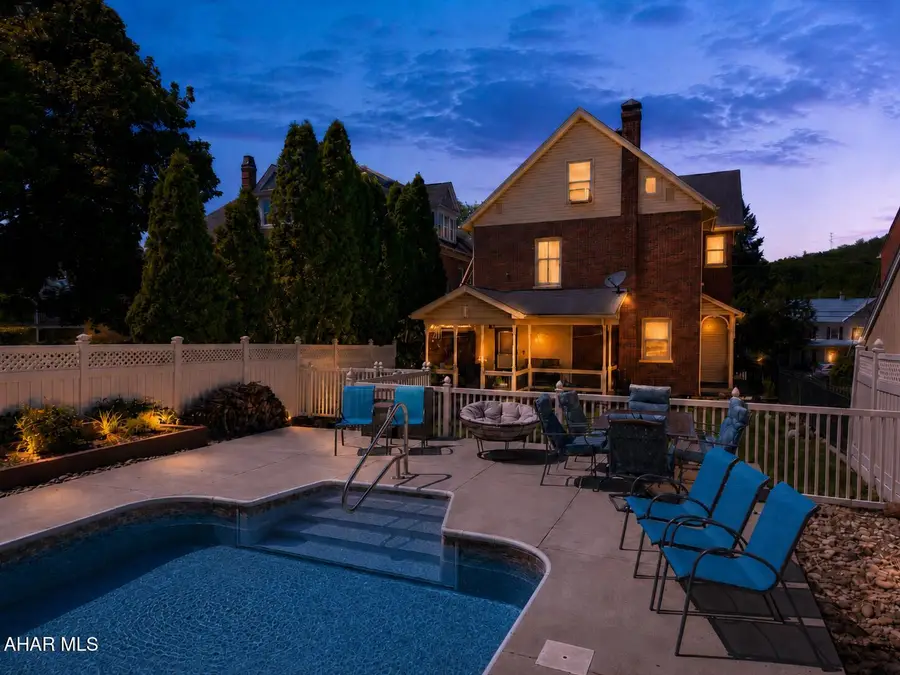 238 E Penn Street, Bedford, PA 15522 - #2