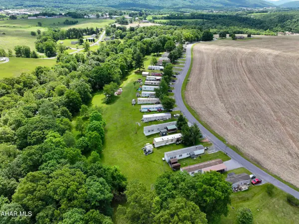 306 Crestview Road, Breezewood, PA 15533