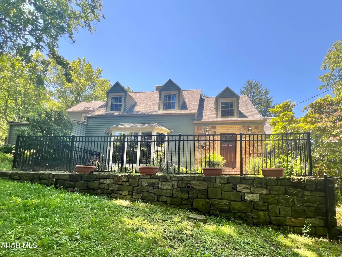 4022 Ridge Avenue, Altoona, PA 16602 - #1