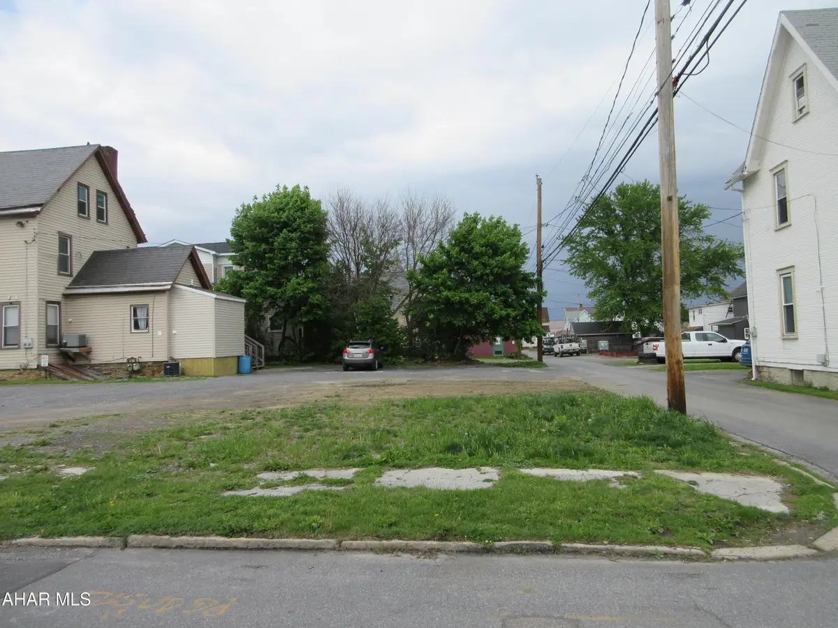 850 S 25th Street, Altoona, PA 16601 - #1