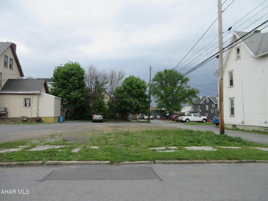 850 S 25th Street, Altoona, PA 16601 - #3