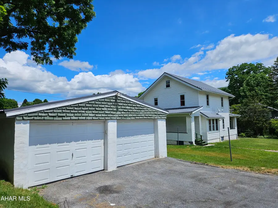 602 E Grant Avenue, Altoona, PA 16602 - #3