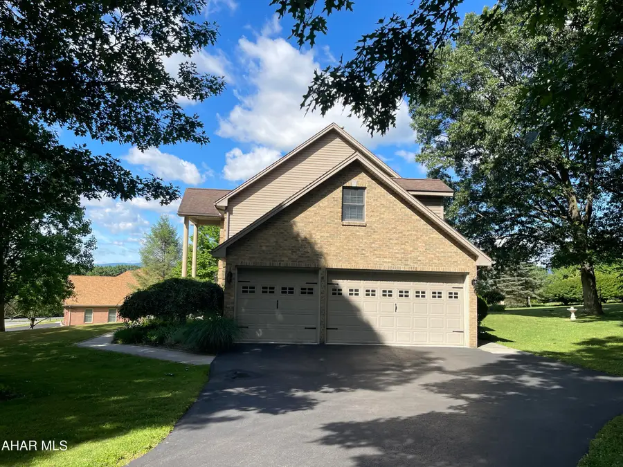 5 Sylvan Oakes Drive, Hollidaysburg, PA 16648 - #2