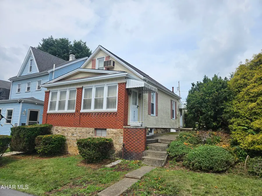 410 Grant Avenue, Altoona, PA 16602 - #2