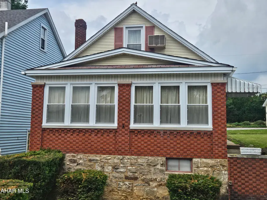 410 Grant Avenue, Altoona, PA 16602 - #3