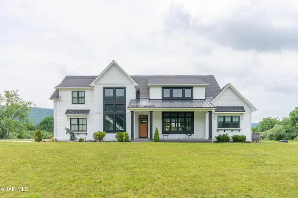 102 Middle Ridge Road, Hollidaysburg, PA 16648