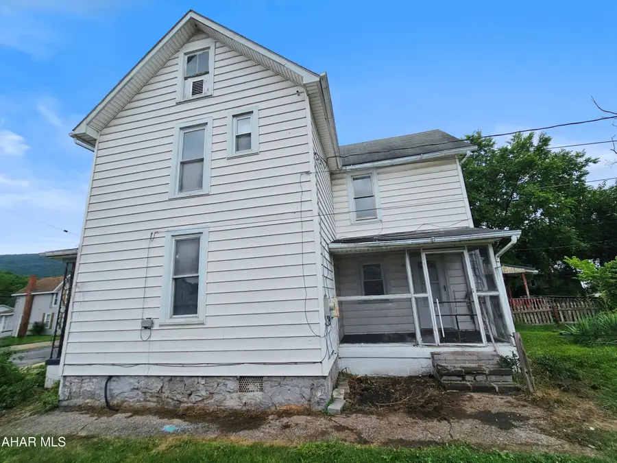118 W Walnut Street, Mount Union, PA 17066 - #2