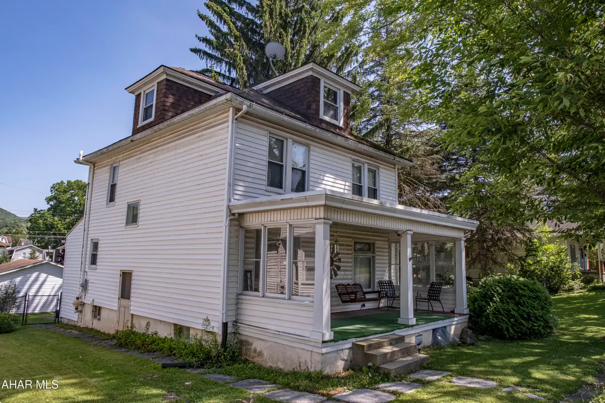 613 E Walton Avenue, Altoona, PA 16602 - #1