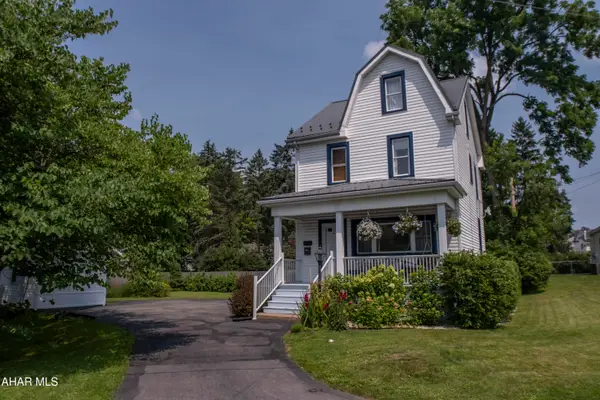 202 W Whittier Avenue, Altoona, PA 16602