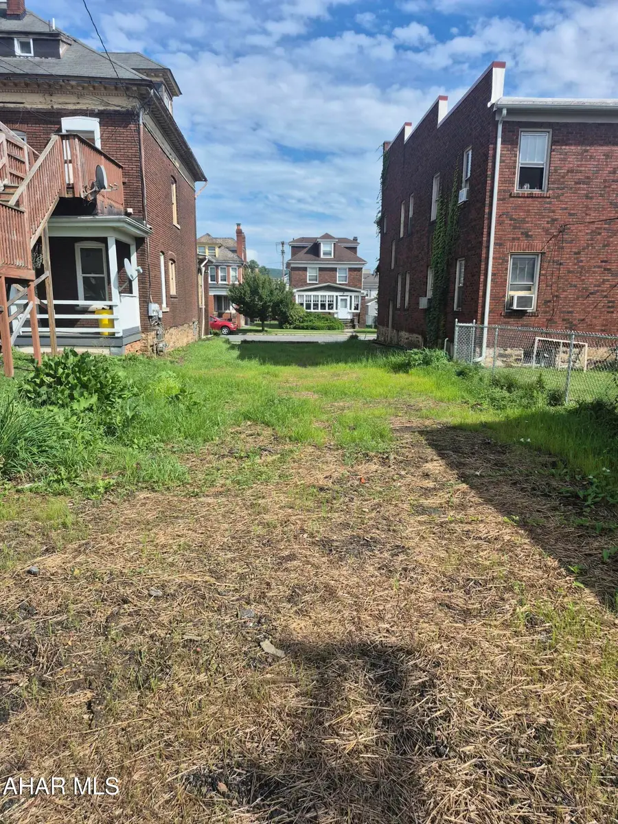 2816 Broad Avenue, Altoona, PA 16601 - #2