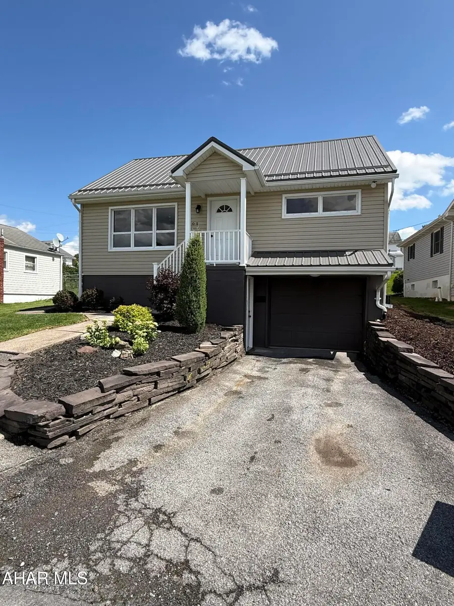 305 24th Avenue, Altoona, PA 16601 - #2