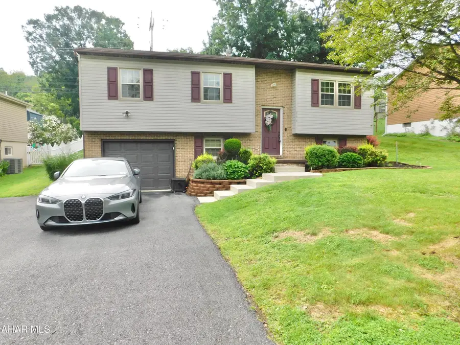 213 E 21st Avenue, Altoona, PA 16601 - #2
