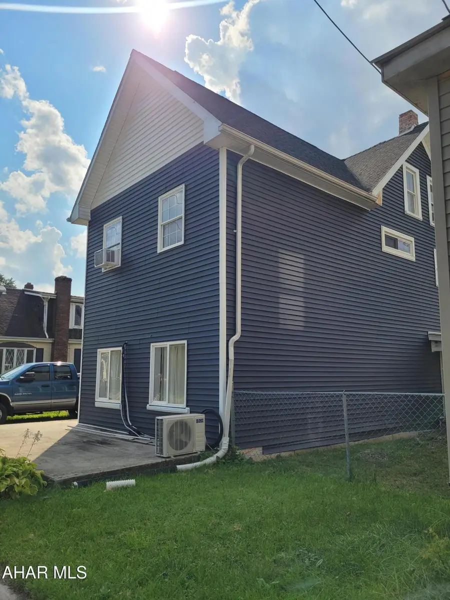 1331 N 4th Avenue, Altoona, PA 16601 - #2