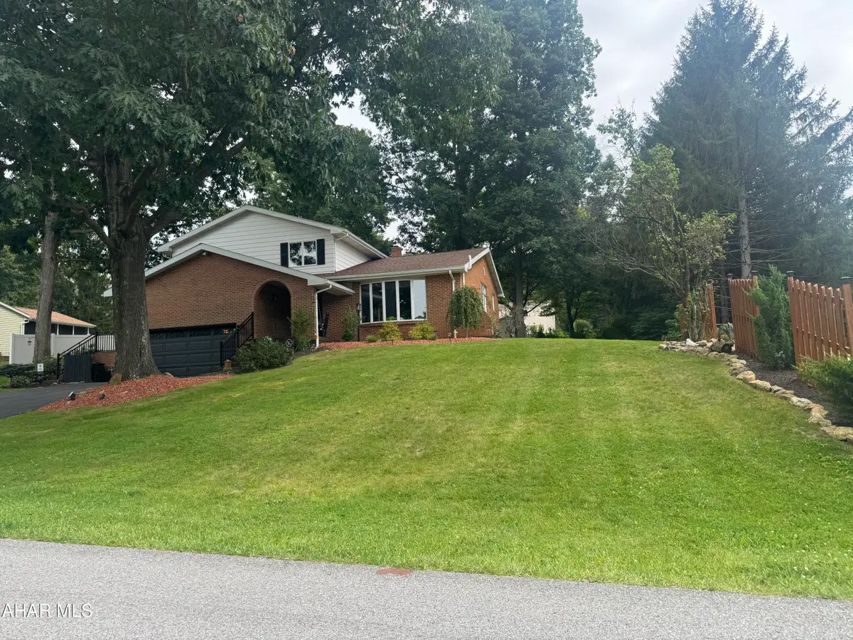 1871 Dixie Lane, Altoona, PA 16602 - #1