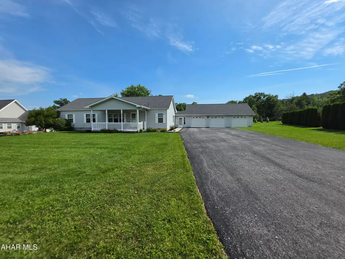 3551 Pierce Street, Altoona, PA 16601 - #1