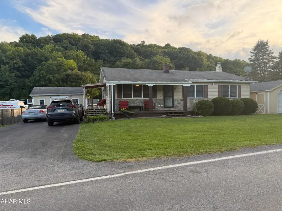 413 S Dartmouth Lane, Altoona, PA 16602 - #3