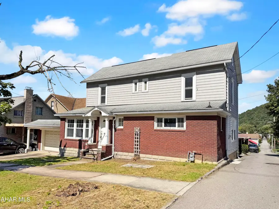 208 Village Street, Johnstown, PA 15902 - #2