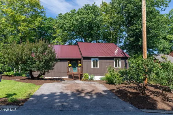 4 Cricket Club Lane, Altoona, PA 16601