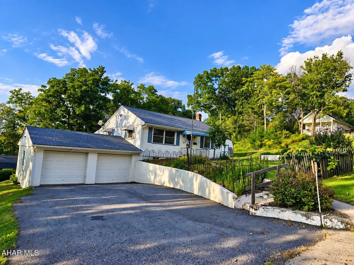 518 Keystone Street, Altoona, PA 16602 - #1