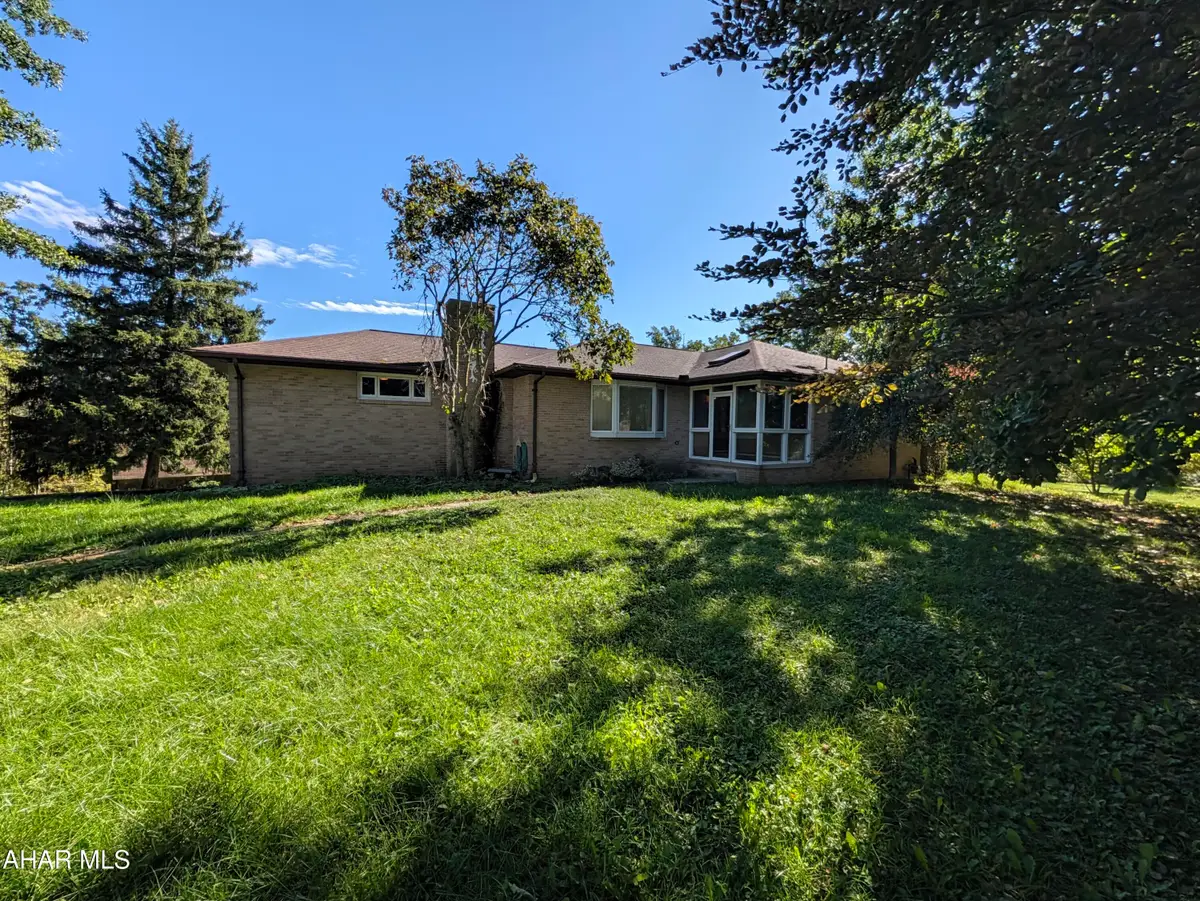 195 Stratford Court, Hollidaysburg, PA 16648 - #1