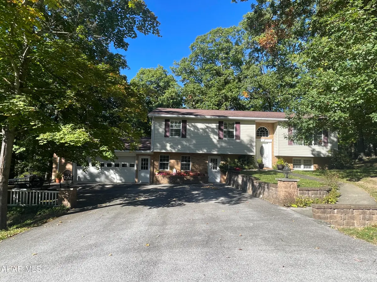 1018 Lasalle Lane, Altoona, PA 16602 - #1