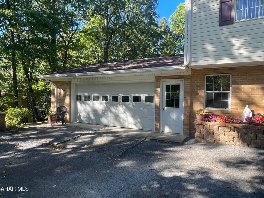 1018 Lasalle Lane, Altoona, PA 16602 - #3