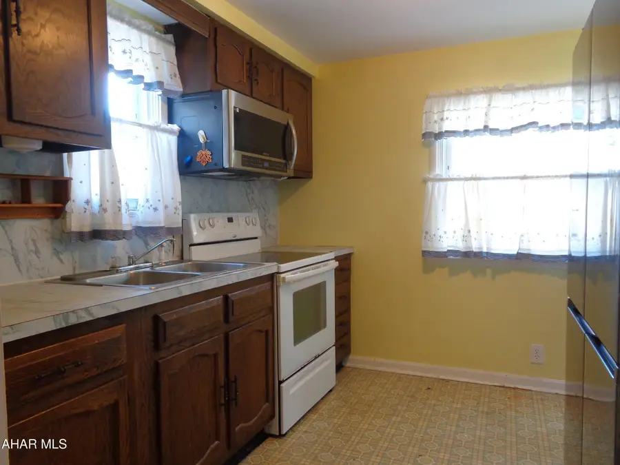 534 E Wopsononock Avenue, Altoona, PA 16601 - #2
