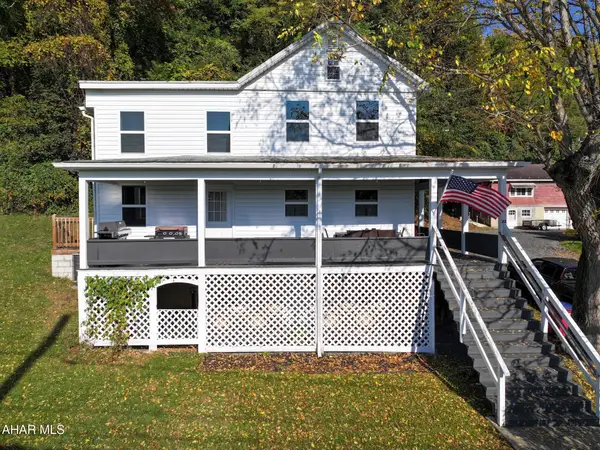 22 N Juniata Street, Everett, PA 15537