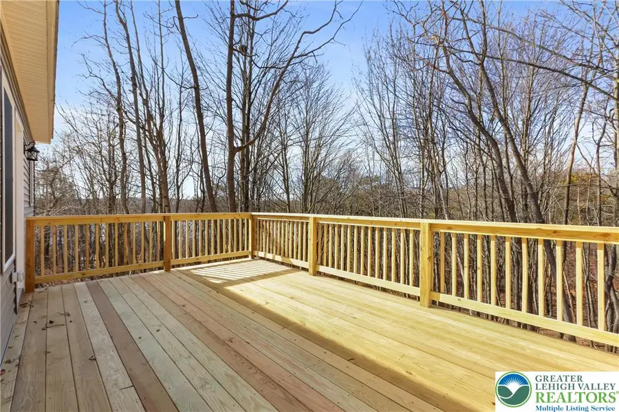 102 Eagle View Run Drive, Emerald Lakes, PA 18334 - Image #3