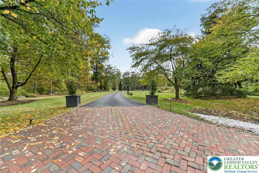 5765 Valley Stream Drive, Buckingham, PA 18902 - Image #2