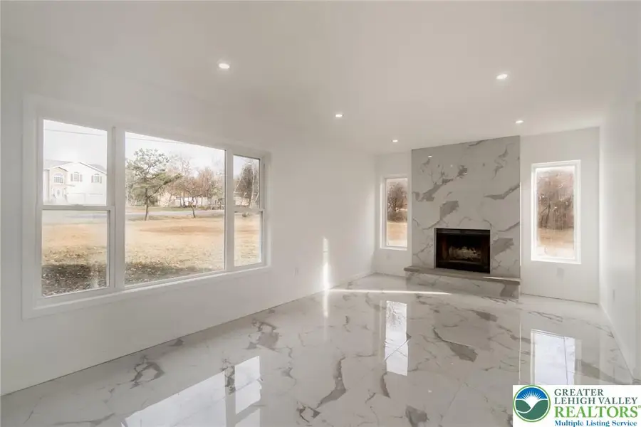 2641 Yellowstone Drive, Sierra View, PA 18610 - Image #3