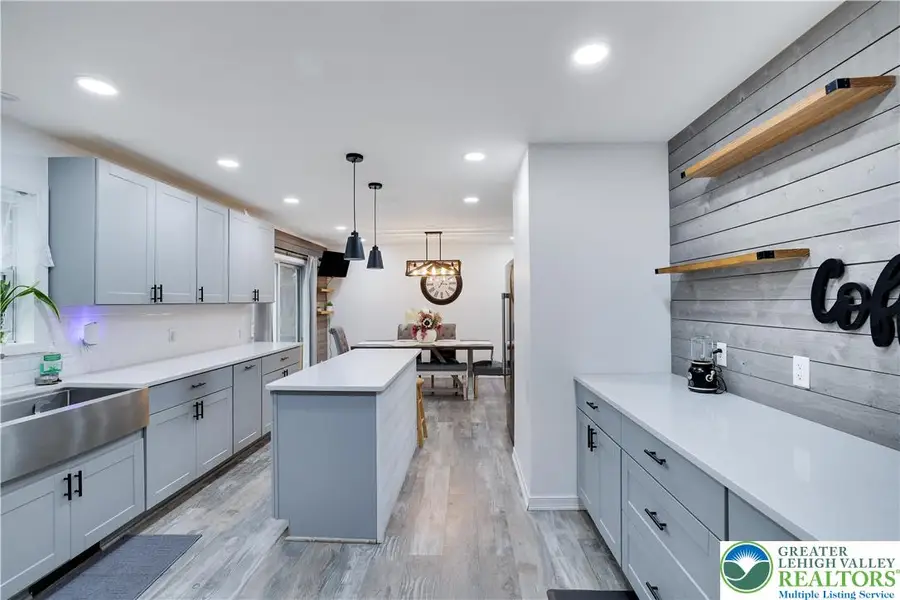 52 Mandy Ridge Road, Price, PA 18302 - Image #2