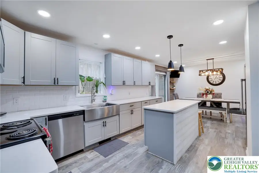 52 Mandy Ridge Road, Price, PA 18302 - Image #3