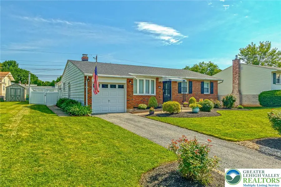 2809 Green Acres Drive, Dorneyville, PA 18103 - Image #2