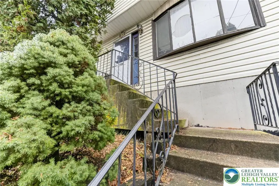 708 Cherokee Street, Bethlehem, PA 18015 - Image #2