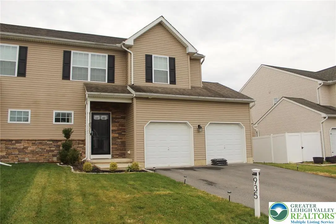 935 Graystone Circle, Allen, PA 18067 - Image #1