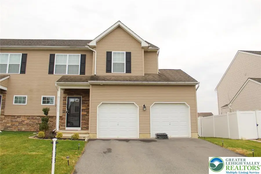 935 Graystone Circle, Allen, PA 18067 - Image #2