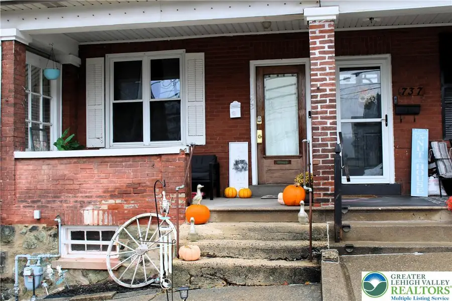 735 Fiot Avenue, Bethlehem, PA 18015 - Image #2