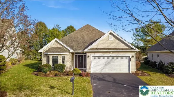 60 Glenmoor Circle N, Palmer Twp, PA 18045