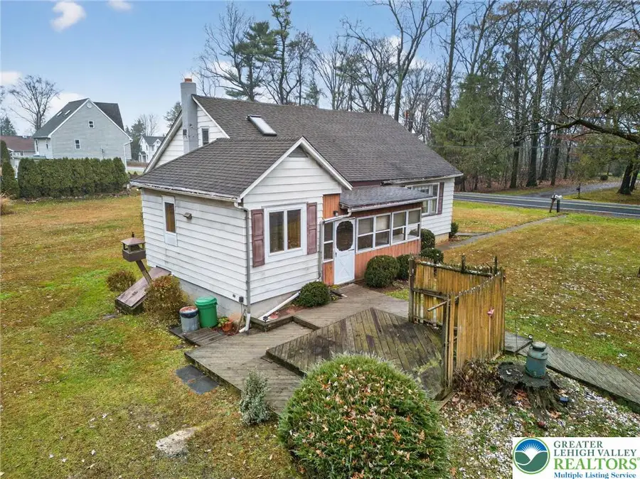 1033 Jacobsburg Road, Bushkill, PA 18091 - Image #2