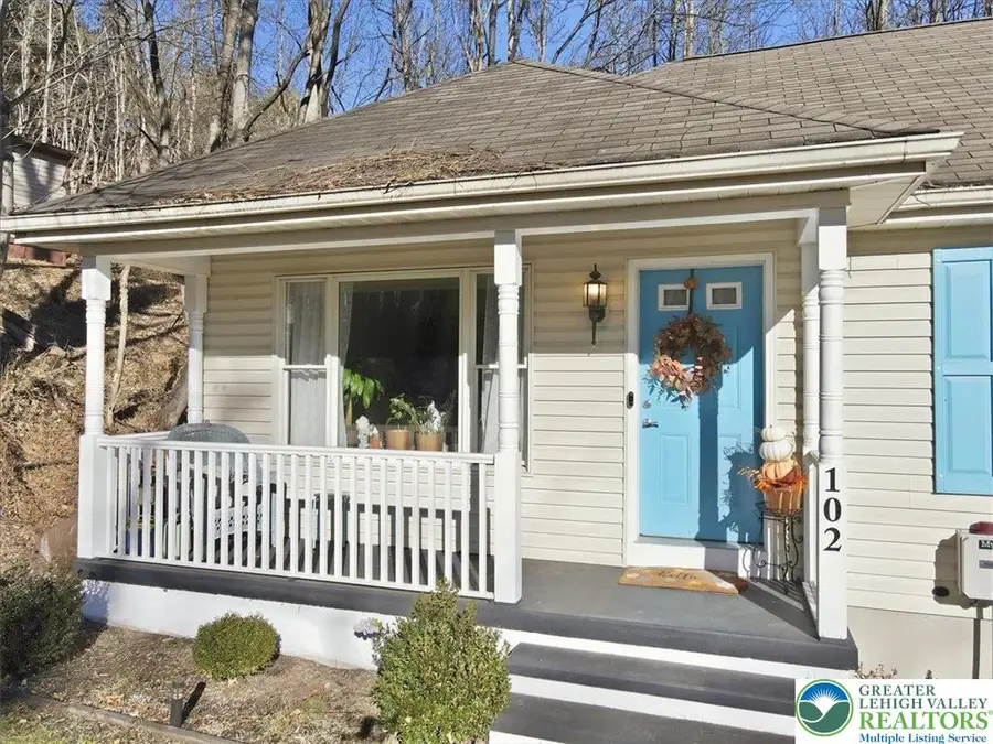 102 Longshore Circle, Middle Smithfield Township, PA 18302 - Image #2