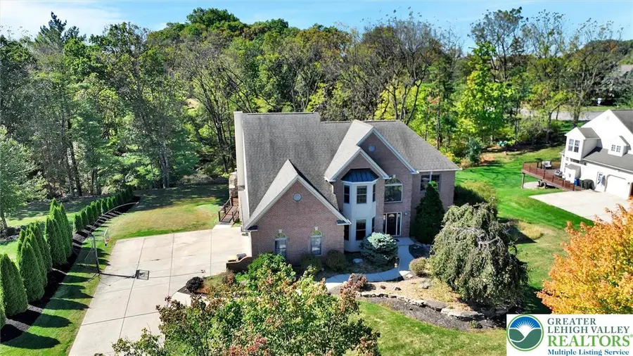 6718 Overlook Court, Upper Macungie, PA 18106 - Image #2