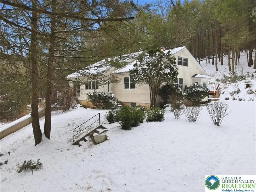 172 Evergreen Hollow Road, Effort, PA 18330 - Image #2