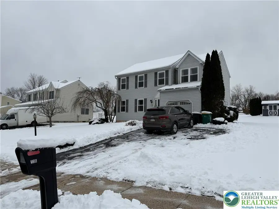 136 Woodview Drive, Trumbauersville, PA 18951 - Image #2