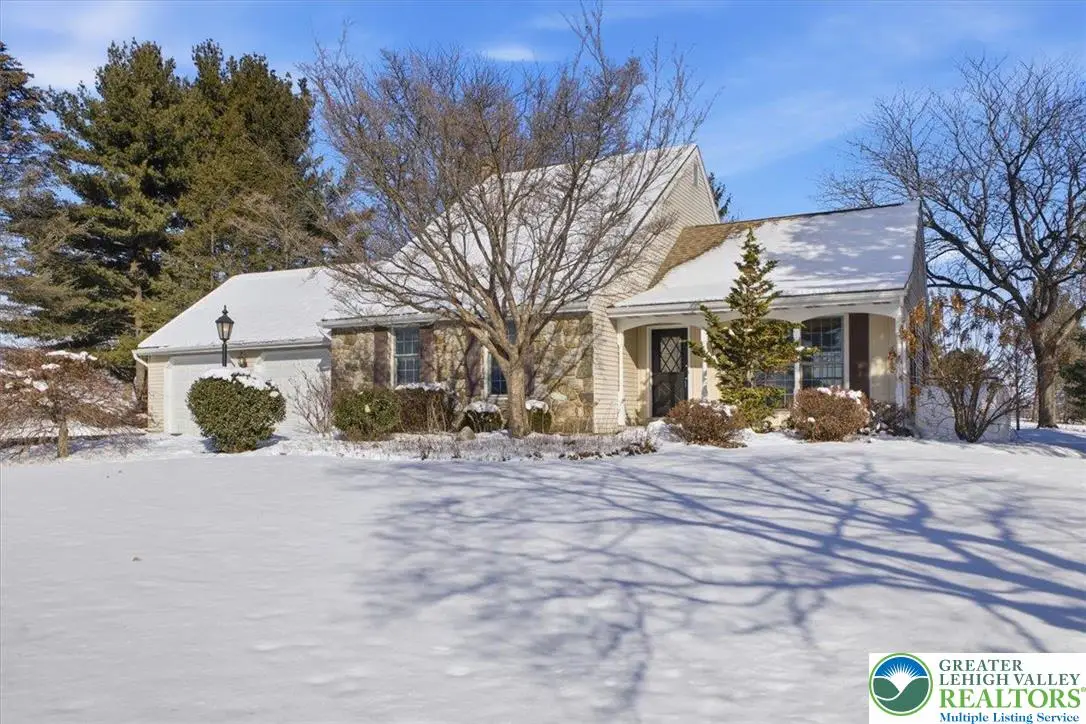 9 Kensington Circle, Allen, PA 18067 - Image #1